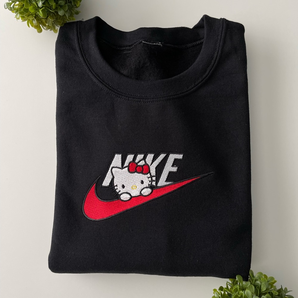 Hello kitty embroidered crewneck